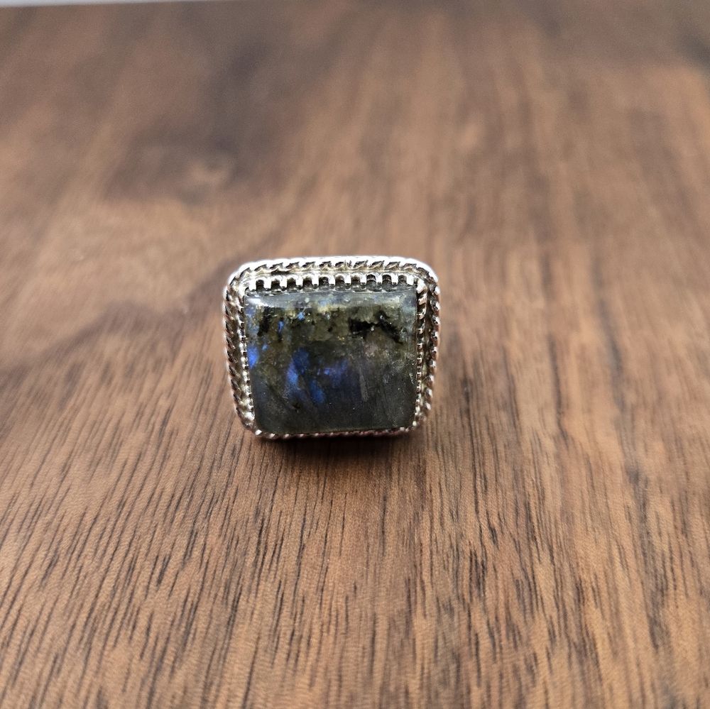 Labradorite Rectangular Sterling Silver Handmade Ring - Picture 10 of 12